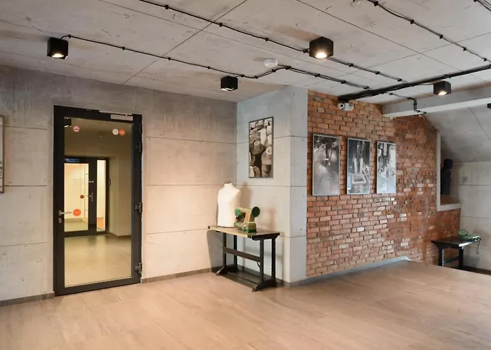 By Square * ביטום