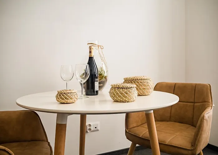 By Square ביטום