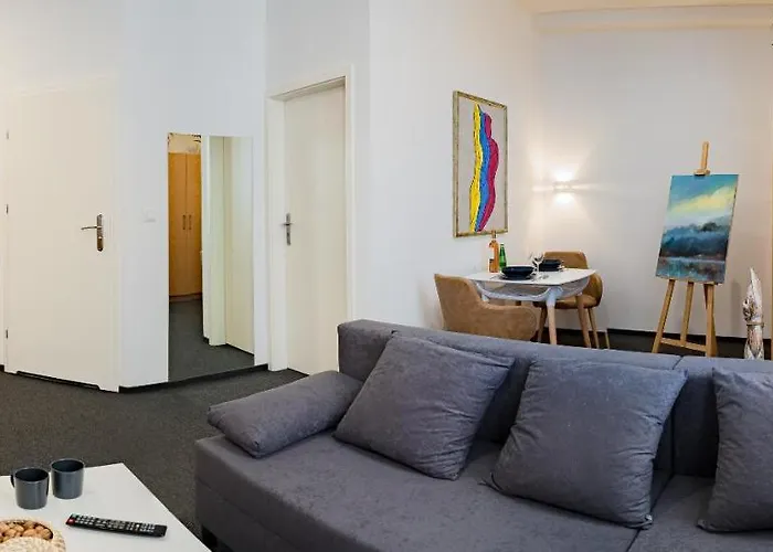 By Square דירה ביטום