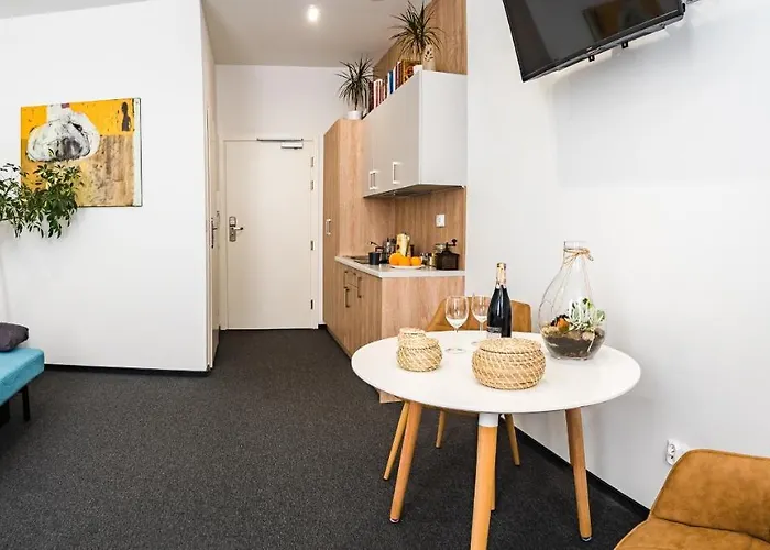 By Square דירה ביטום