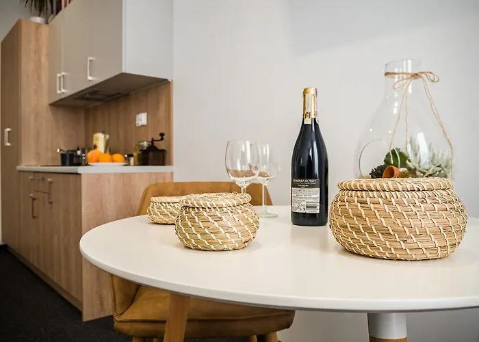 By Square ביטום