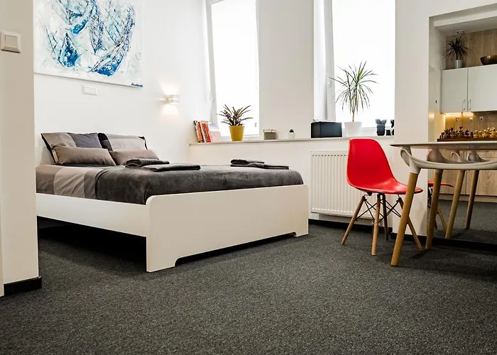 By Square דירה *