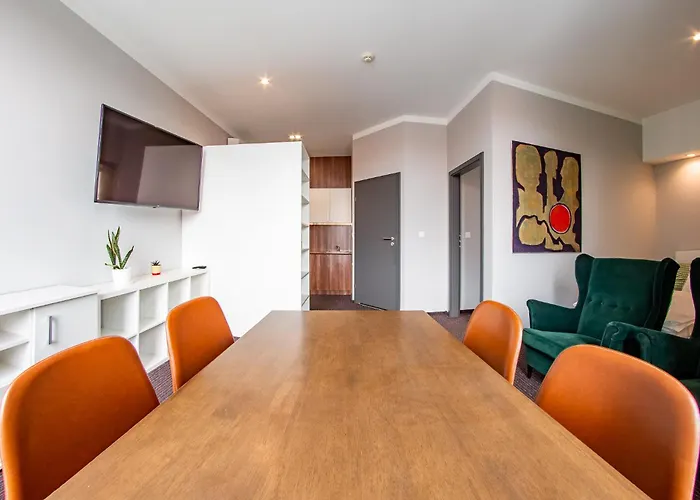 By Square דירה *