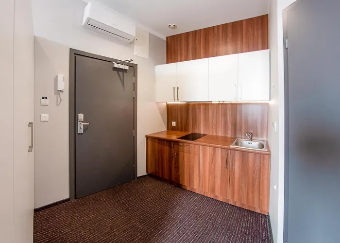 By Square דירה *