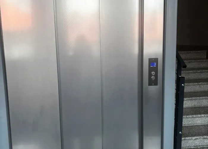 By Square דירה *